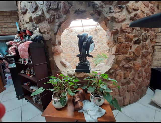 7 BEDROOM HOUSE FOR SALE IN MONTANA PARK